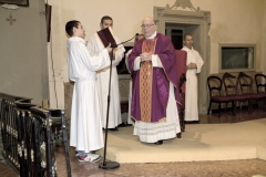 foto "cavazione parti" divisione novennale 2011 - 2020 Partecipanza Agraria di S.Agata Bolognese nella sala delle colonne appena ristrutturata fotografie di Umberto Guizzardi