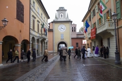 foto "cavazione parti" divisione novennale 2011 - 2020 Partecipanza Agraria di S.Agata Bolognese nella sala delle colonne appena ristrutturata fotografie di Umberto Guizzardi