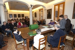 foto "cavazione parti" divisione novennale 2011 - 2020 Partecipanza Agraria di S.Agata Bolognese nella sala delle colonne appena ristrutturata fotografie di Umberto Guizzardi