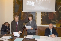 foto "cavazione parti" divisione novennale 2011 - 2020 Partecipanza Agraria di S.Agata Bolognese nella sala delle colonne appena ristrutturata fotografie di Umberto Guizzardi