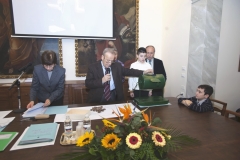 foto "cavazione parti" divisione novennale 2011 - 2020 Partecipanza Agraria di S.Agata Bolognese nella sala delle colonne appena ristrutturata fotografie di Umberto Guizzardi