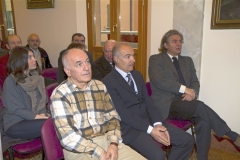 foto "cavazione parti" divisione novennale 2011 - 2020 Partecipanza Agraria di S.Agata Bolognese nella sala delle colonne appena ristrutturata fotografie di Umberto Guizzardi