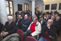 foto "cavazione parti" divisione novennale 2011 - 2020 Partecipanza Agraria di S.Agata Bolognese nella sala delle colonne appena ristrutturata fotografie di Umberto Guizzardi