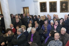 foto "cavazione parti" divisione novennale 2011 - 2020 Partecipanza Agraria di S.Agata Bolognese nella sala delle colonne appena ristrutturata fotografie di Umberto Guizzardi