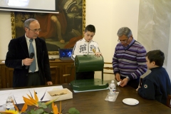 foto "cavazione parti" divisione novennale 2011 - 2020 Partecipanza Agraria di S.Agata Bolognese nella sala delle colonne appena ristrutturata fotografie di Umberto Guizzardi